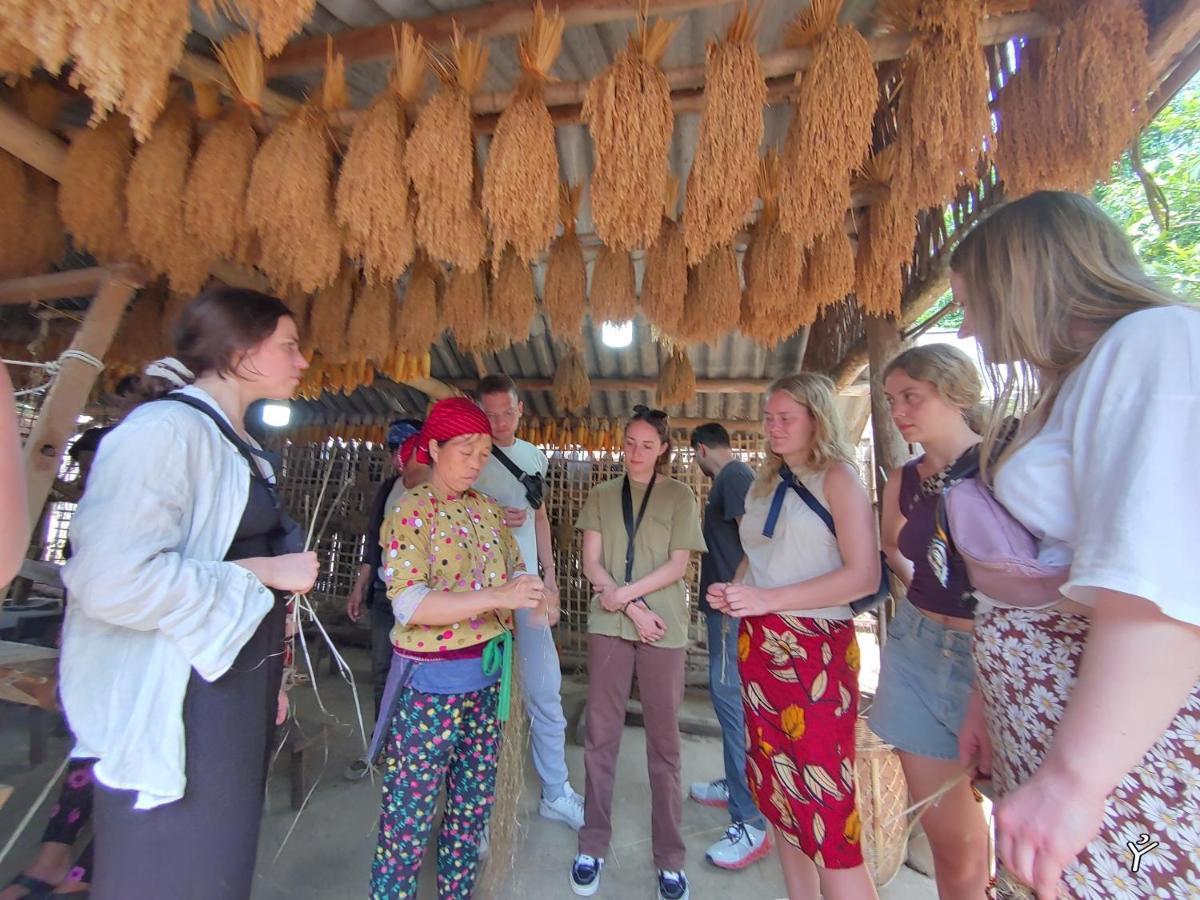 Ha Giang Lotus Hostel Motorbikes Tours Buitenkant foto