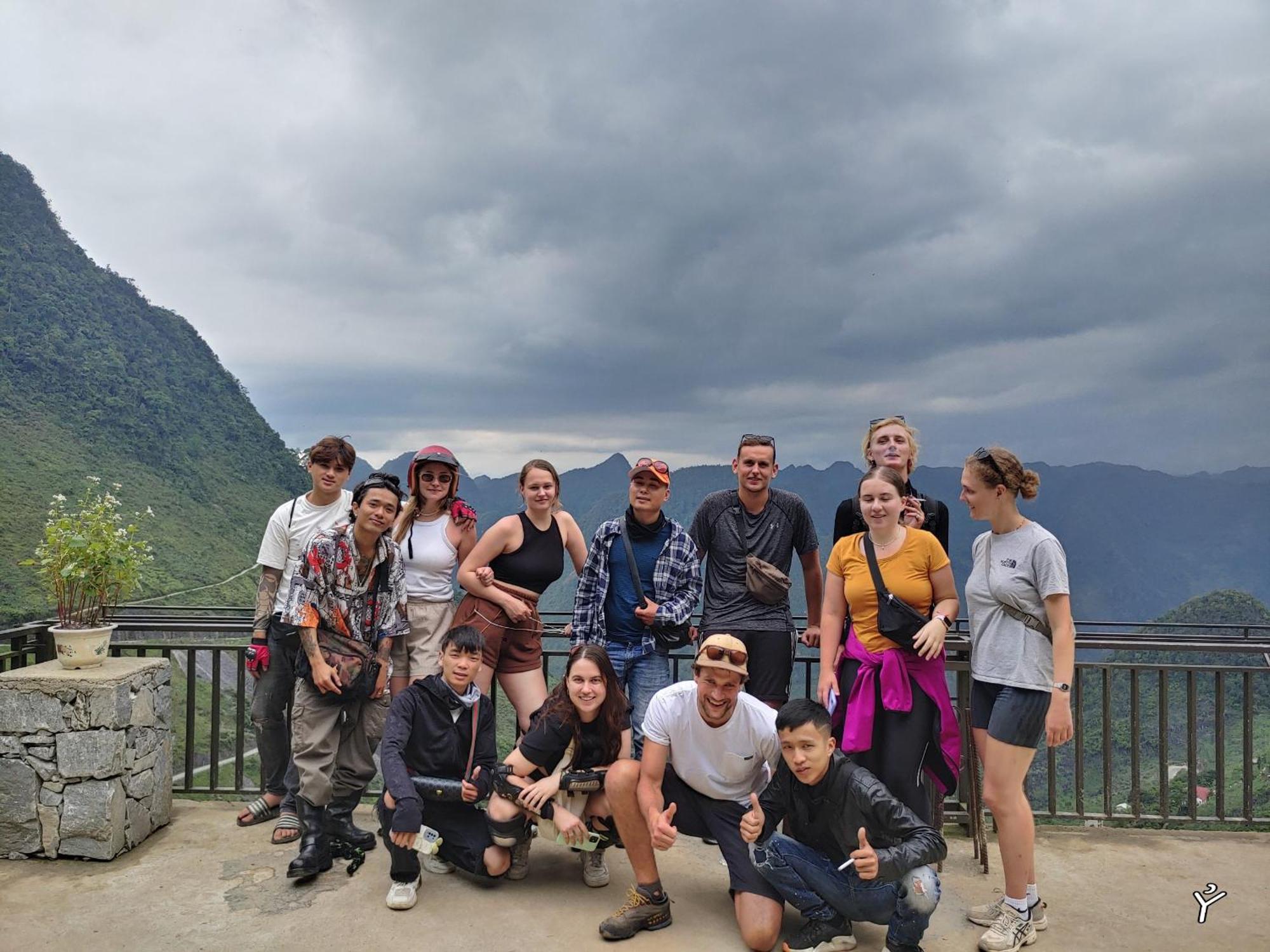 Ha Giang Lotus Hostel Motorbikes Tours Buitenkant foto