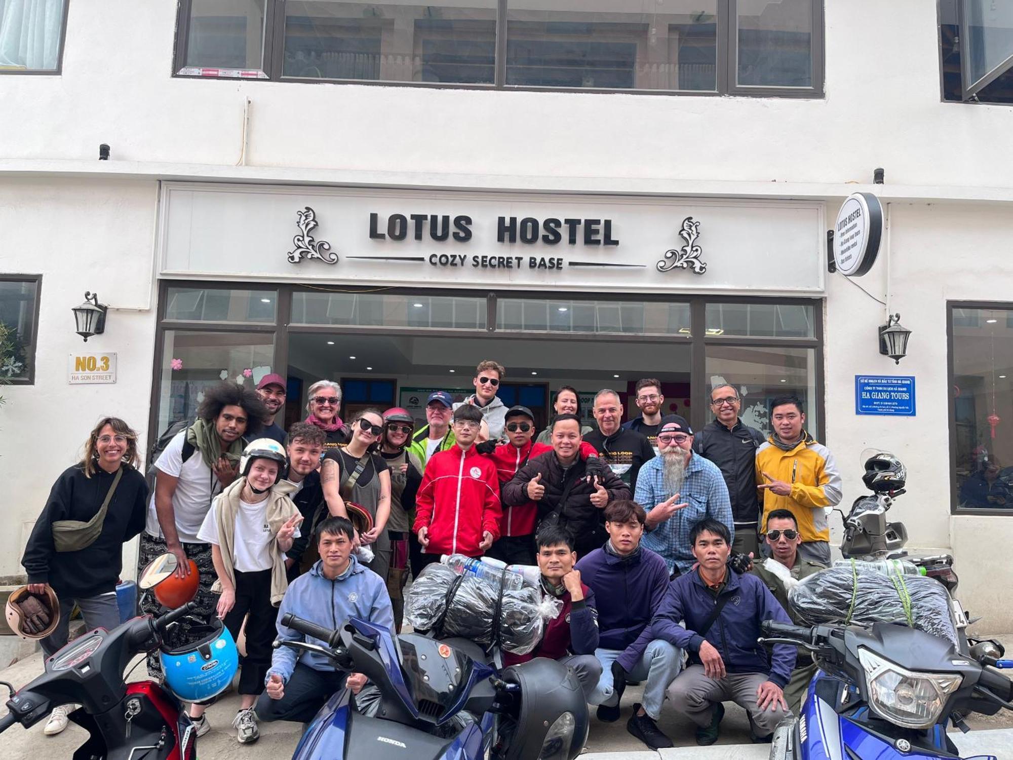 Ha Giang Lotus Hostel Motorbikes Tours Buitenkant foto